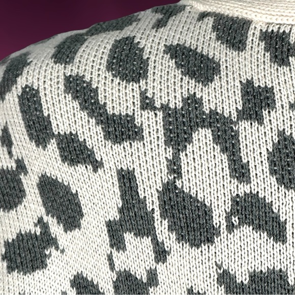 NWT LOFT Cropped Leopard Animal Knit V-Neck Cotton Gray Cream Button Cardigan XL - Picture 7 of 9